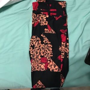 BNWOT LULAROE TC LEGGINGS