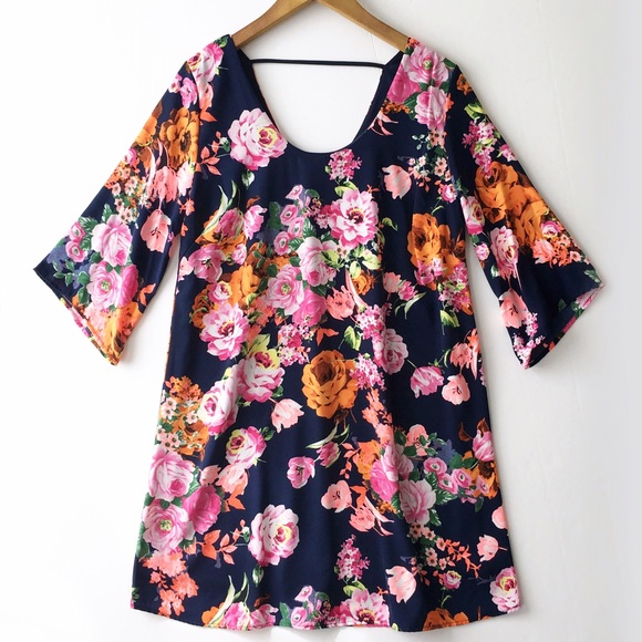 Floral Angel Sleeve Scoop Neck V-Back Shift Dress - Picture 4 of 8
