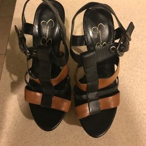 Jessica Simpson stilettos 👠