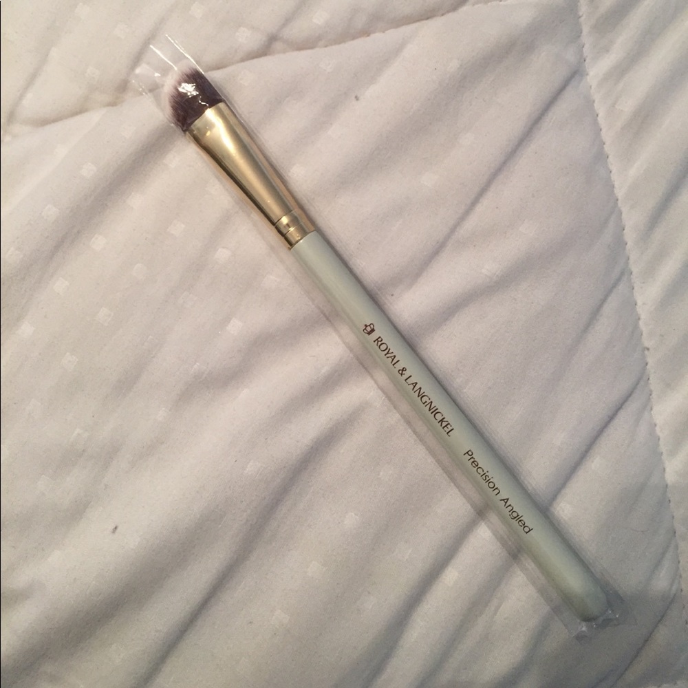 Precision angles brush