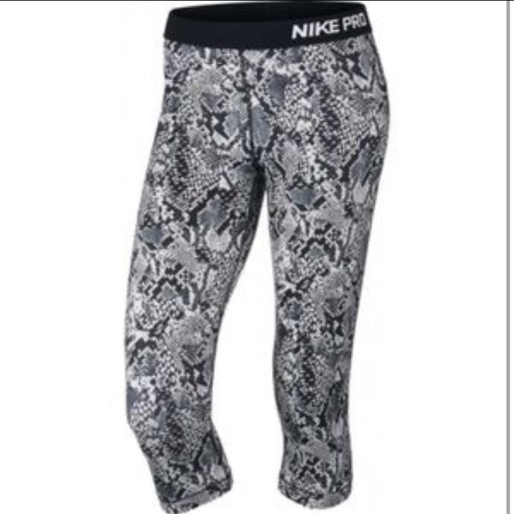 Snake skin Nike pro crops