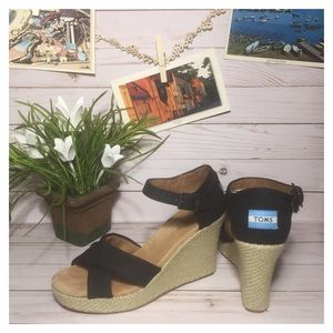Toms🔹Black Heeled Wedges