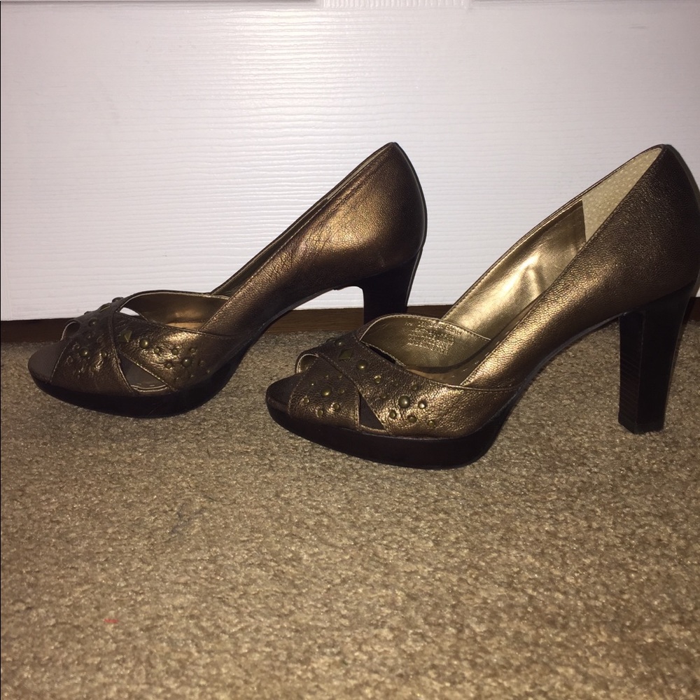 Bronze Gianni Bini Heels