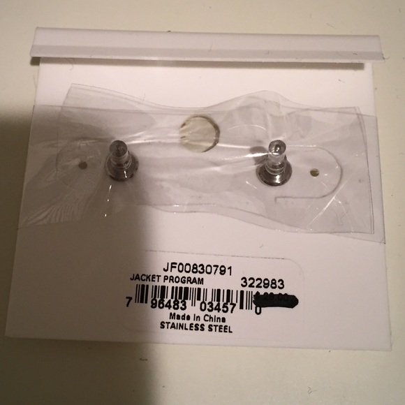 Fossil Jewelry - NWT fossil rose gold stud earrings Fossil Jewelry - NWT fossil rose gold stud earrings