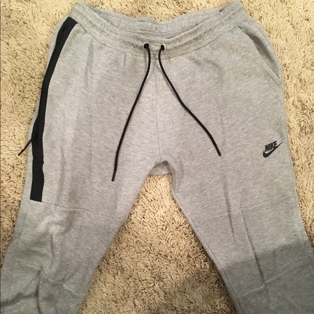 Large Grey Cuffed Nike Sweatpants (Joggers)