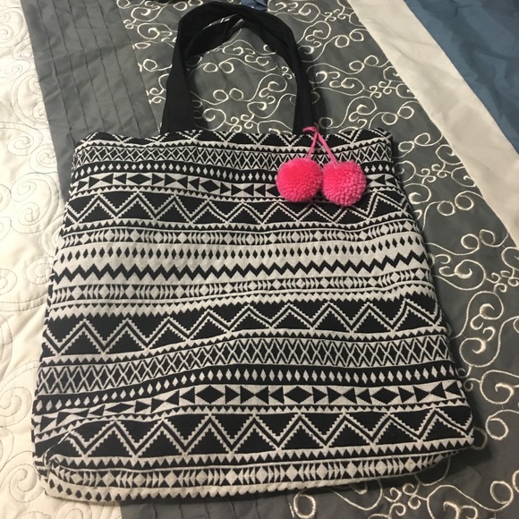 Handbags - Like new Aztec tote bag