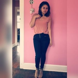 Meet your Posher, Claudia