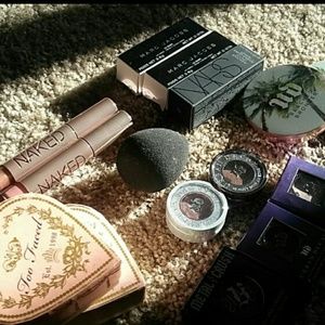 Big Makeup Bundle pruce negotiable brand names