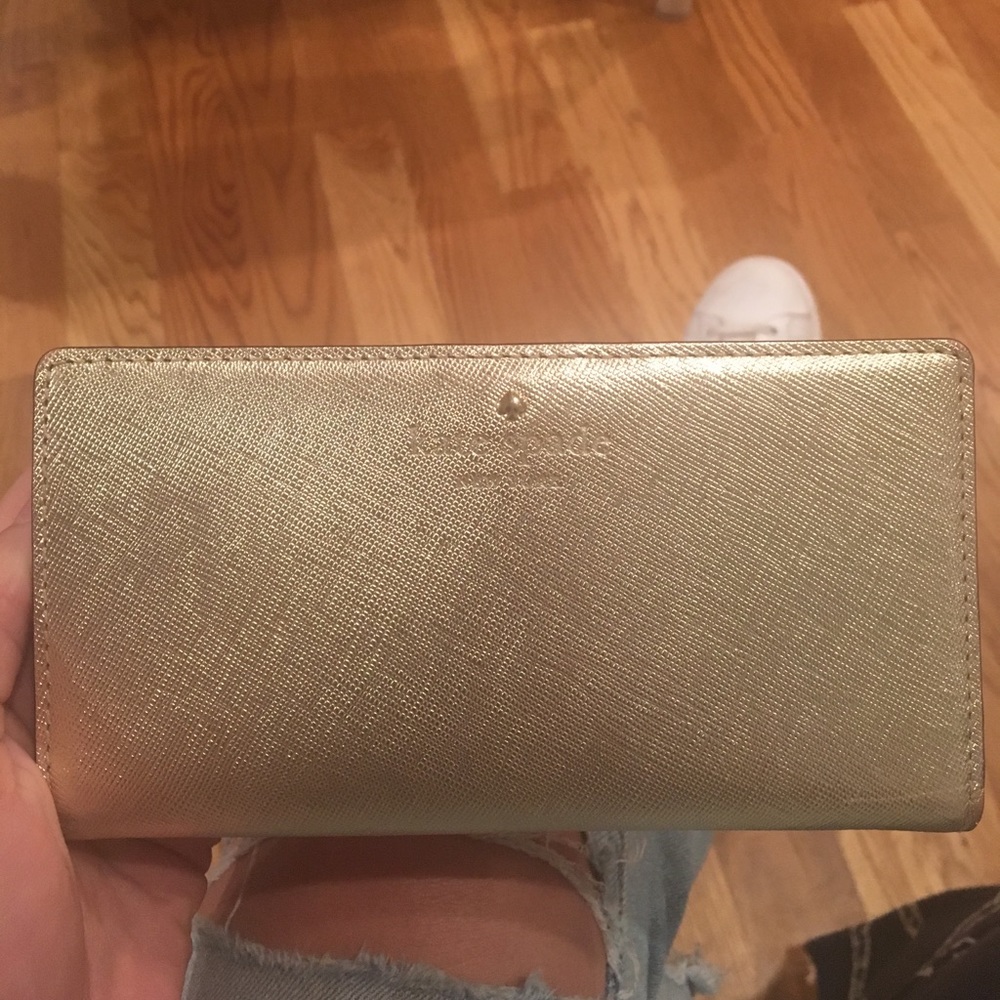 Kate spade wallet PRICE VERY NEGOTIABLE