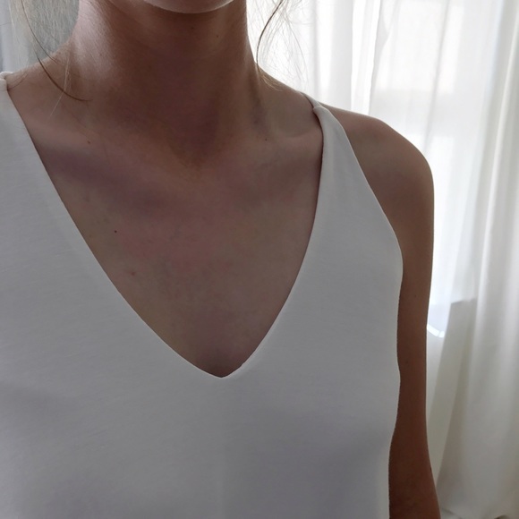 Jersey V-Neck Gathered Asymmetric Racerback Top - Picture 4 of 4