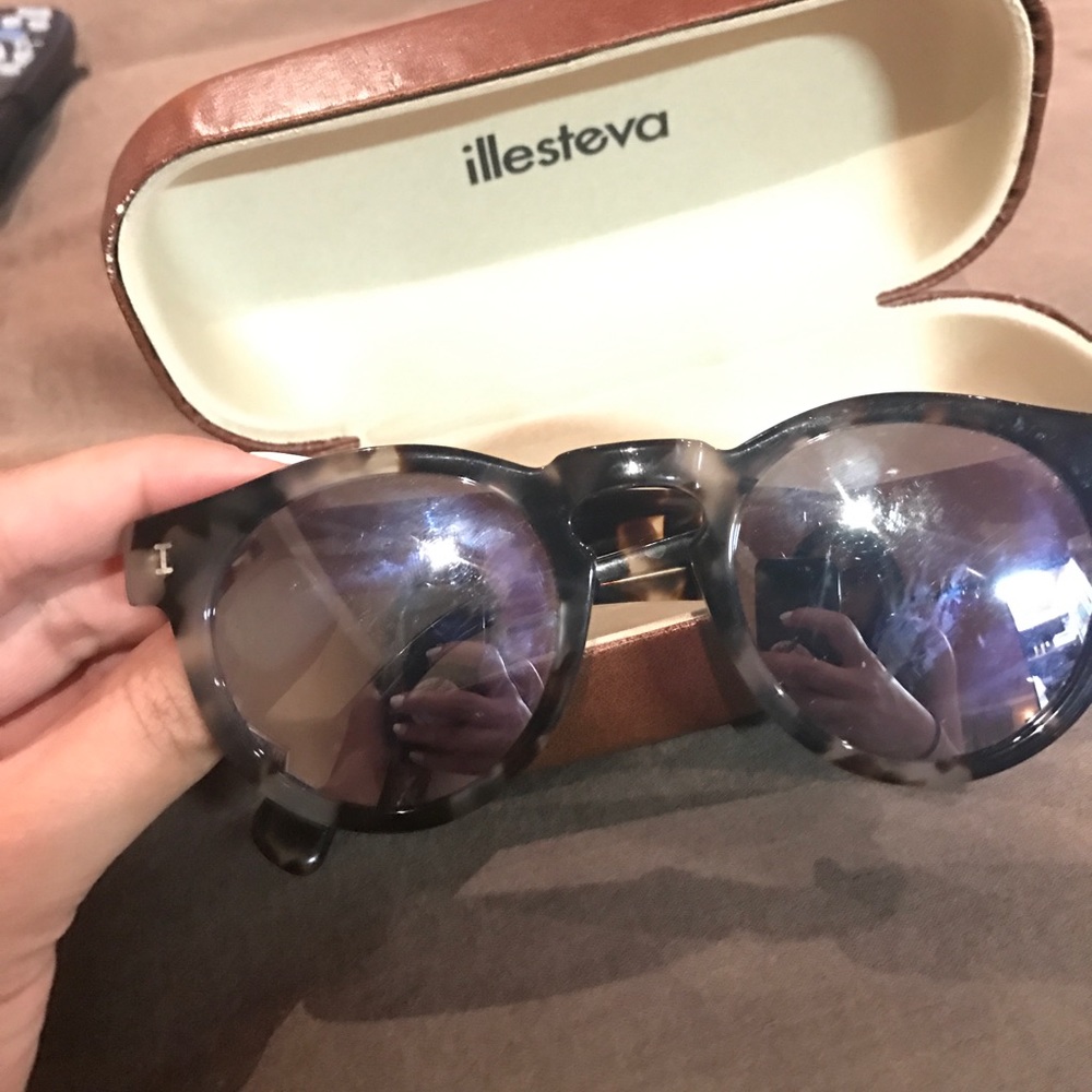 Illisteva Tortoise Sunglasses