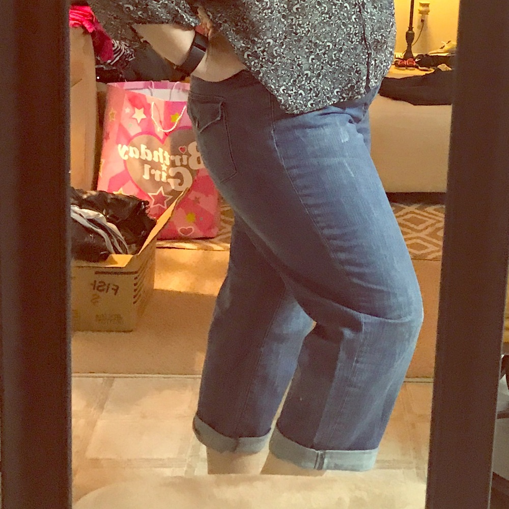Distressed ankle jeans