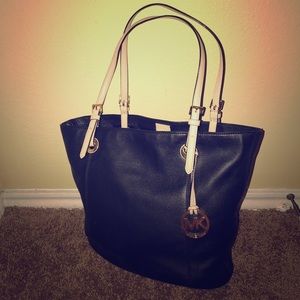 BLACK MICHAEL KORS PURSE/TOTE