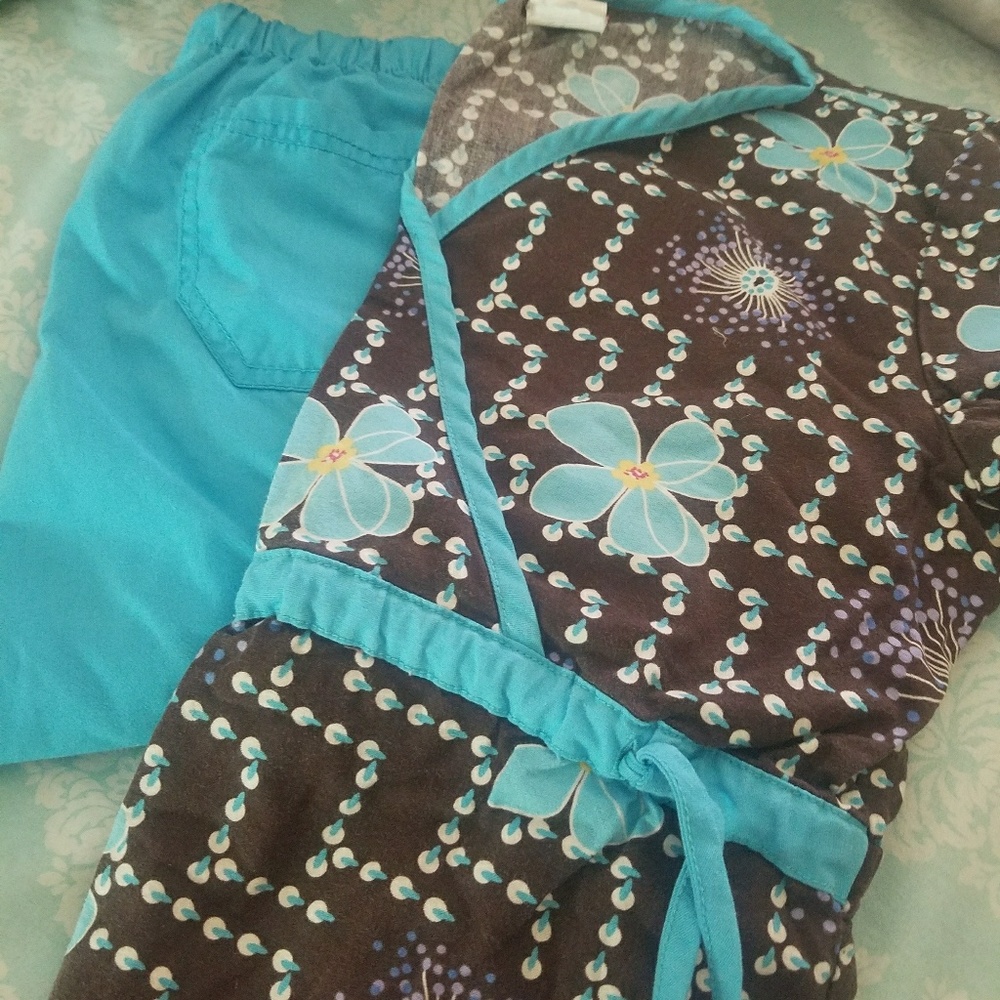 Scrub set