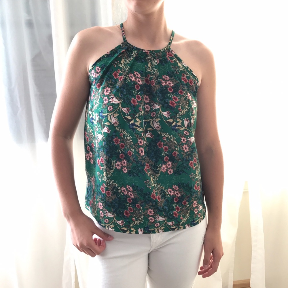 LAST 1-Med Floral Pleat Gathered Front Keyhole Top - Picture 4 of 6