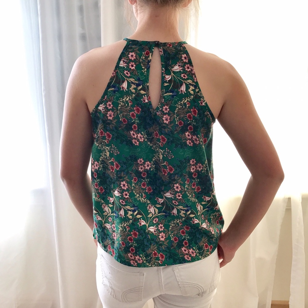 LAST 1-Med Floral Pleat Gathered Front Keyhole Top - Picture 5 of 6
