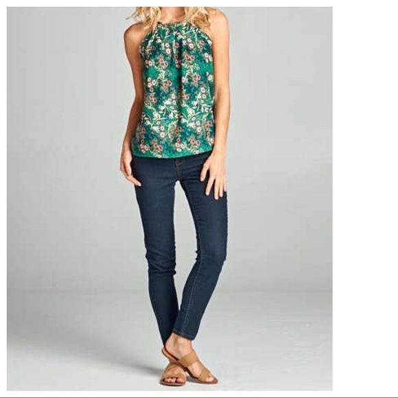 LAST 1-Med Floral Pleat Gathered Front Keyhole Top - Picture 3 of 6