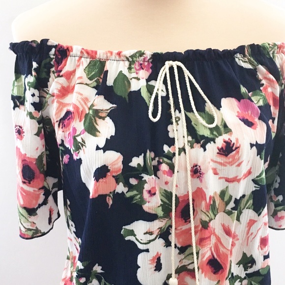 Floral Off The Shoulder Crochet Hem Tassel Tie Top - Picture 5 of 5