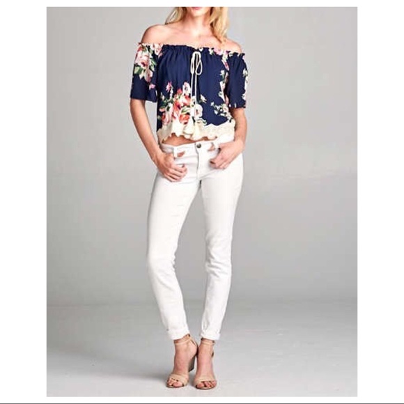 Floral Off The Shoulder Crochet Hem Tassel Tie Top - Picture 4 of 5