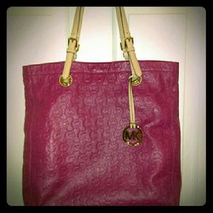 💞 AUTHENTIC-Michael Kors Leather handbag-EUC