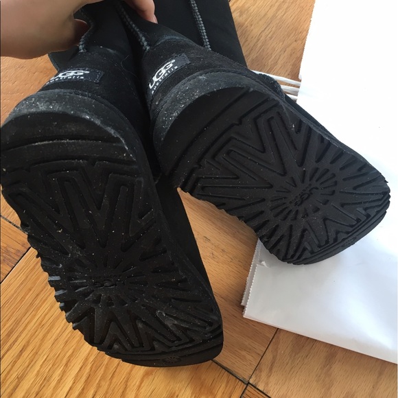 NWOT Ugg Black Size 5 - Picture 4 of 6