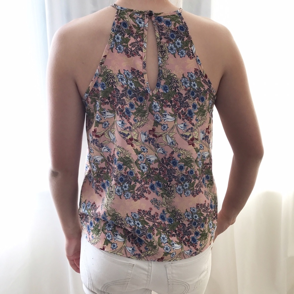 Garden Floral Keyhole Pleat Front Racerback Top - Picture 6 of 6