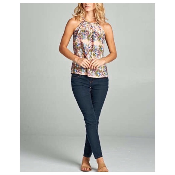 Garden Floral Keyhole Pleat Front Racerback Top - Picture 5 of 6