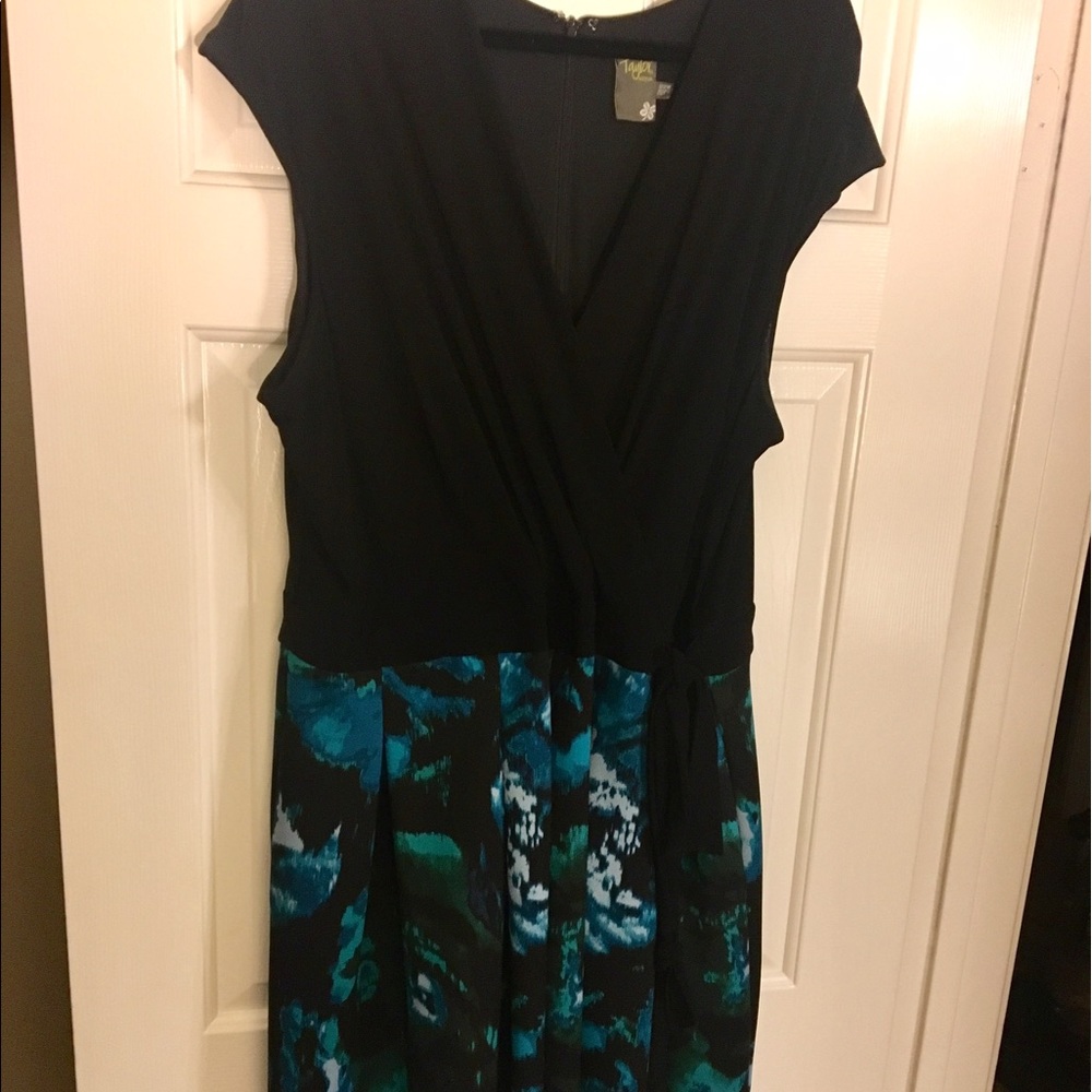 PLUS SIZE Taylor Floral Wrap Dress SIZE 22W