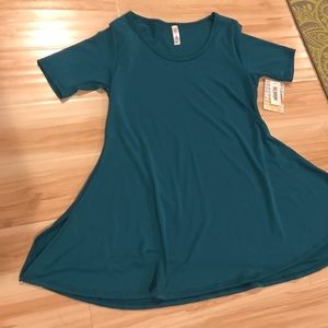 NWT-Lularoe Perfect Tee