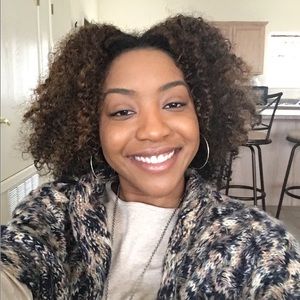 Meet your Posher, Ebony