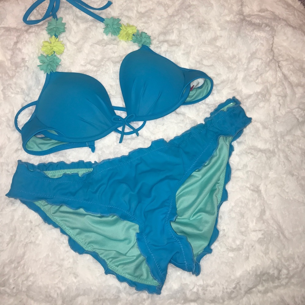 Aqua blue VS Bikini