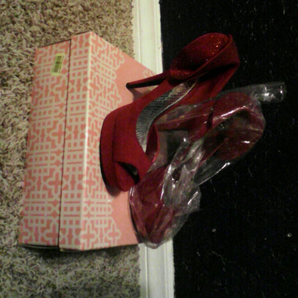 Gianni Bini royal red heels