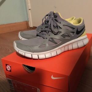 Nike free run 2 shoes