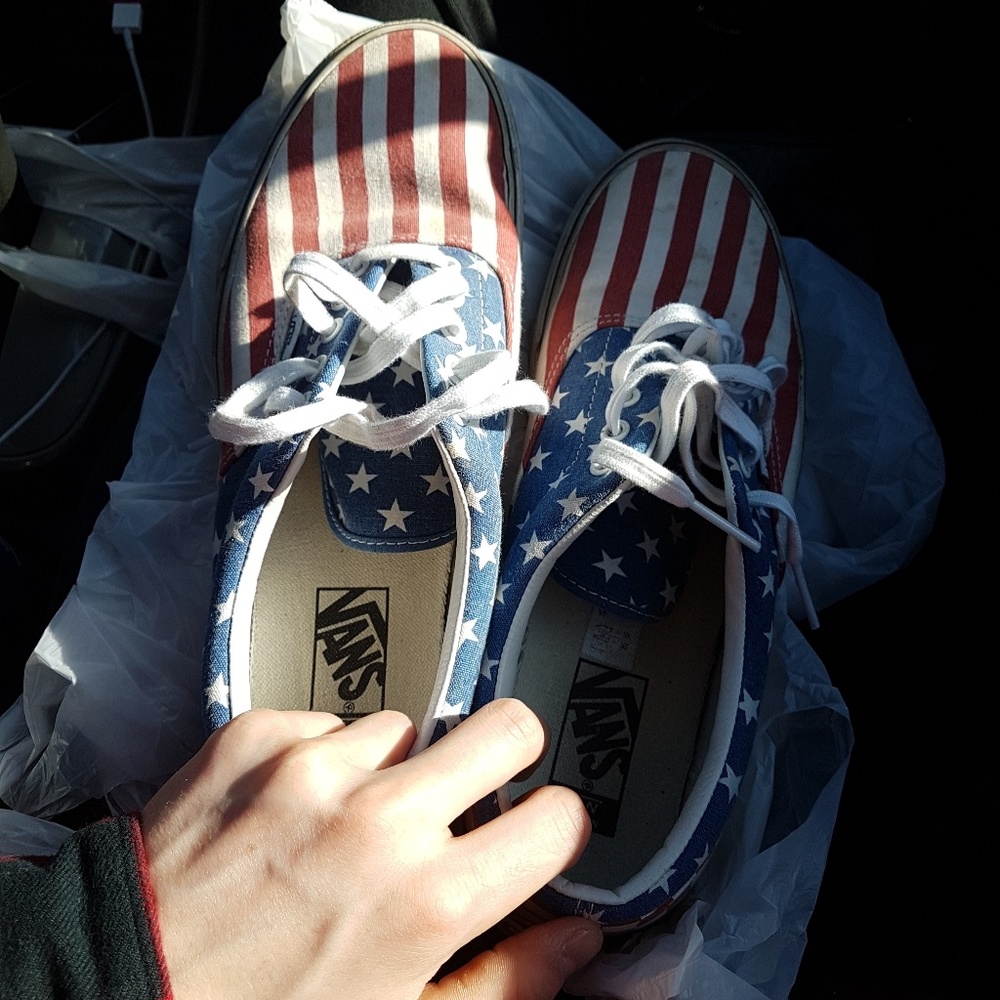 Size 10.5 vans american flag lows men