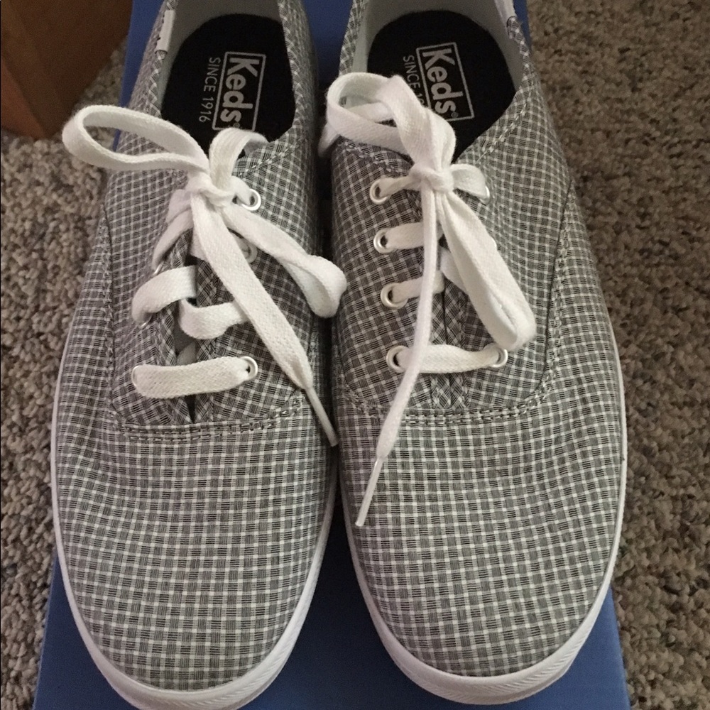 BNWT WOMENS Keds sz 9