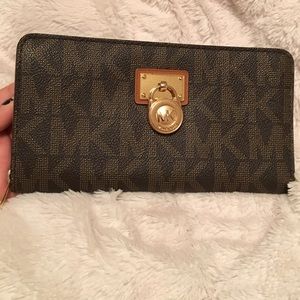 Michael Kors Large Hamilton Signature Print Wallet
