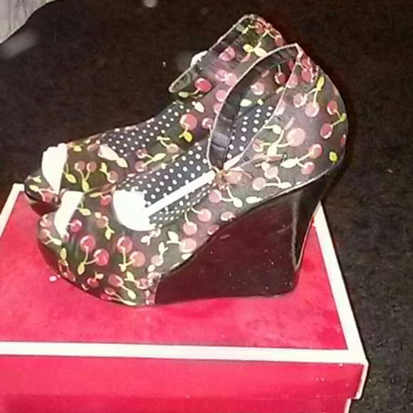 4.5" open toe cherry wedge shoes - Picture 2 of 7