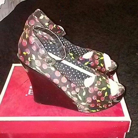 4.5" open toe cherry wedge shoes - Picture 4 of 7