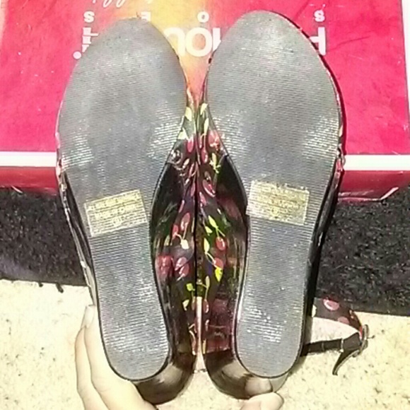 4.5" open toe cherry wedge shoes - Picture 5 of 7