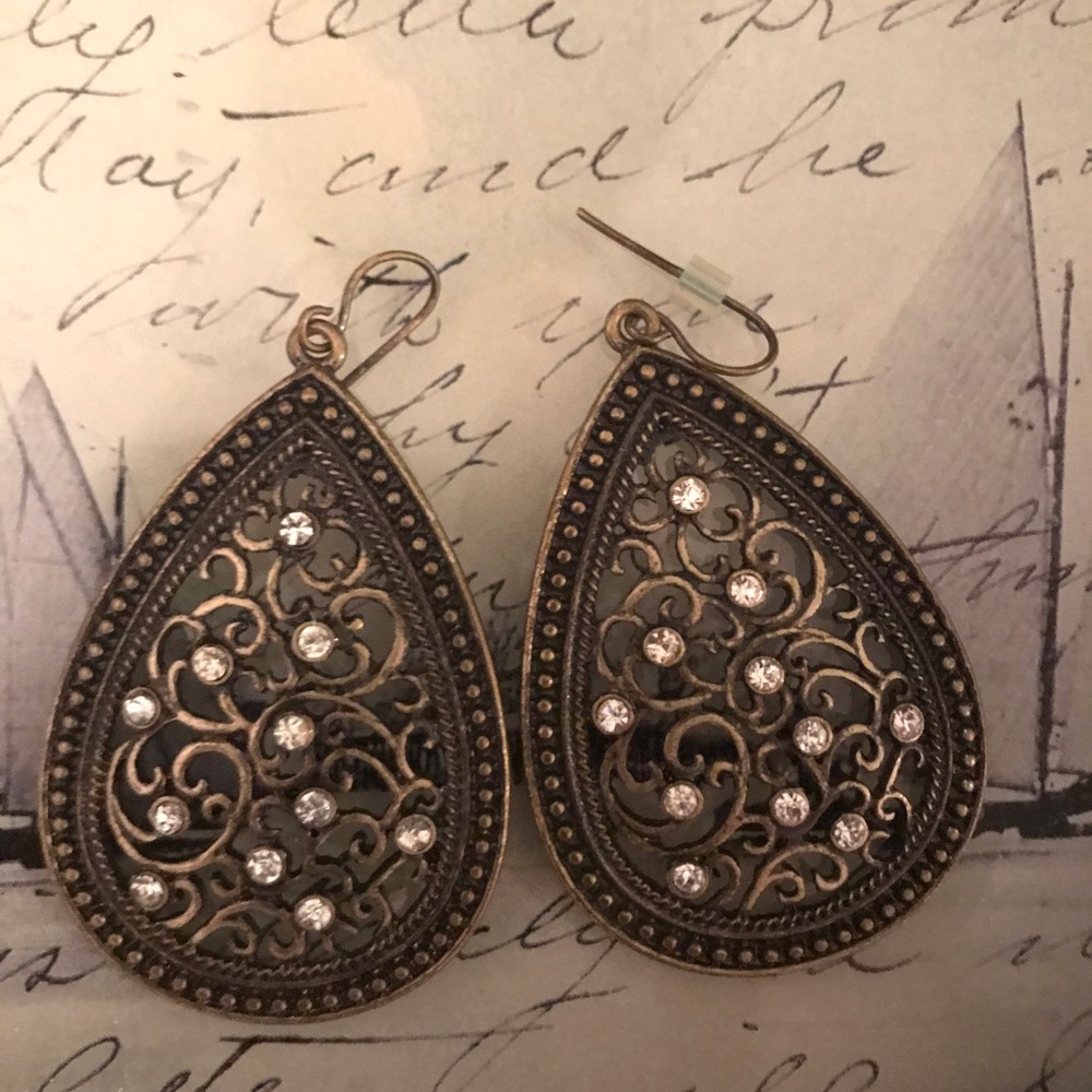 NEVER WORN earrings