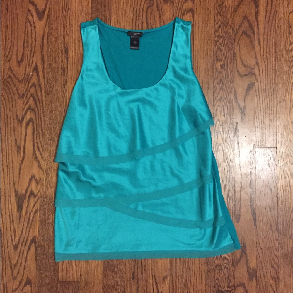 Ann Taylor green tiered sleeveless blouse size M
