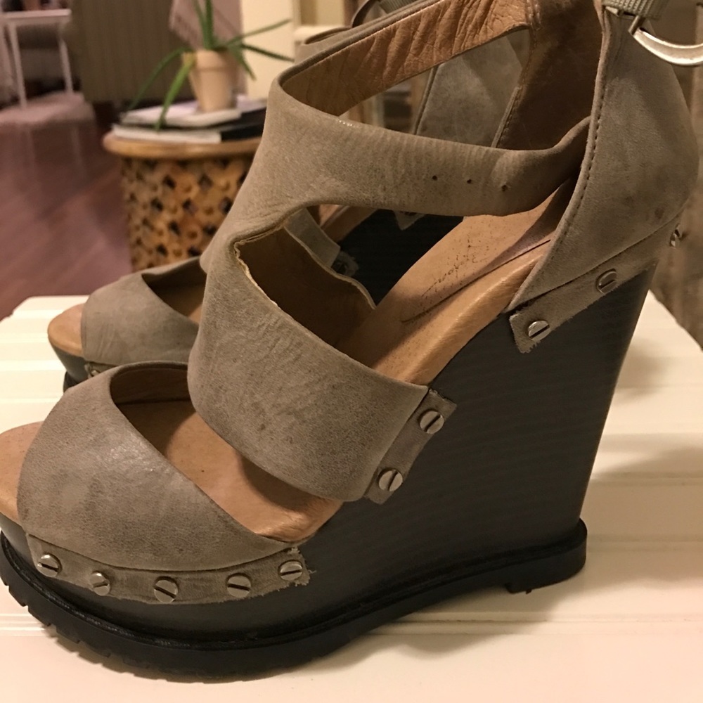 Jessica Simpson wedges