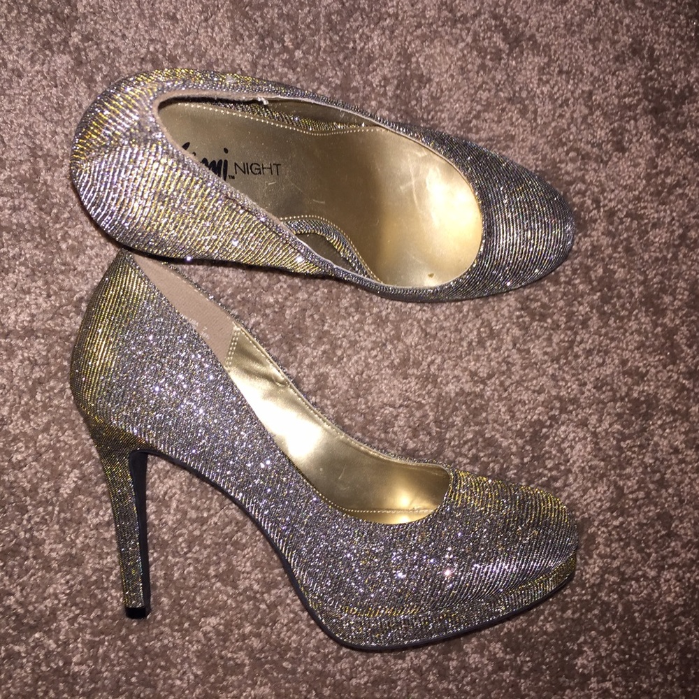 Fioni Night Silver Gold heels