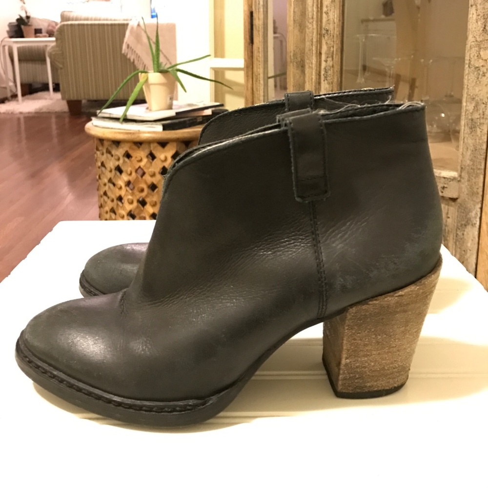 Black booties Steve Madden