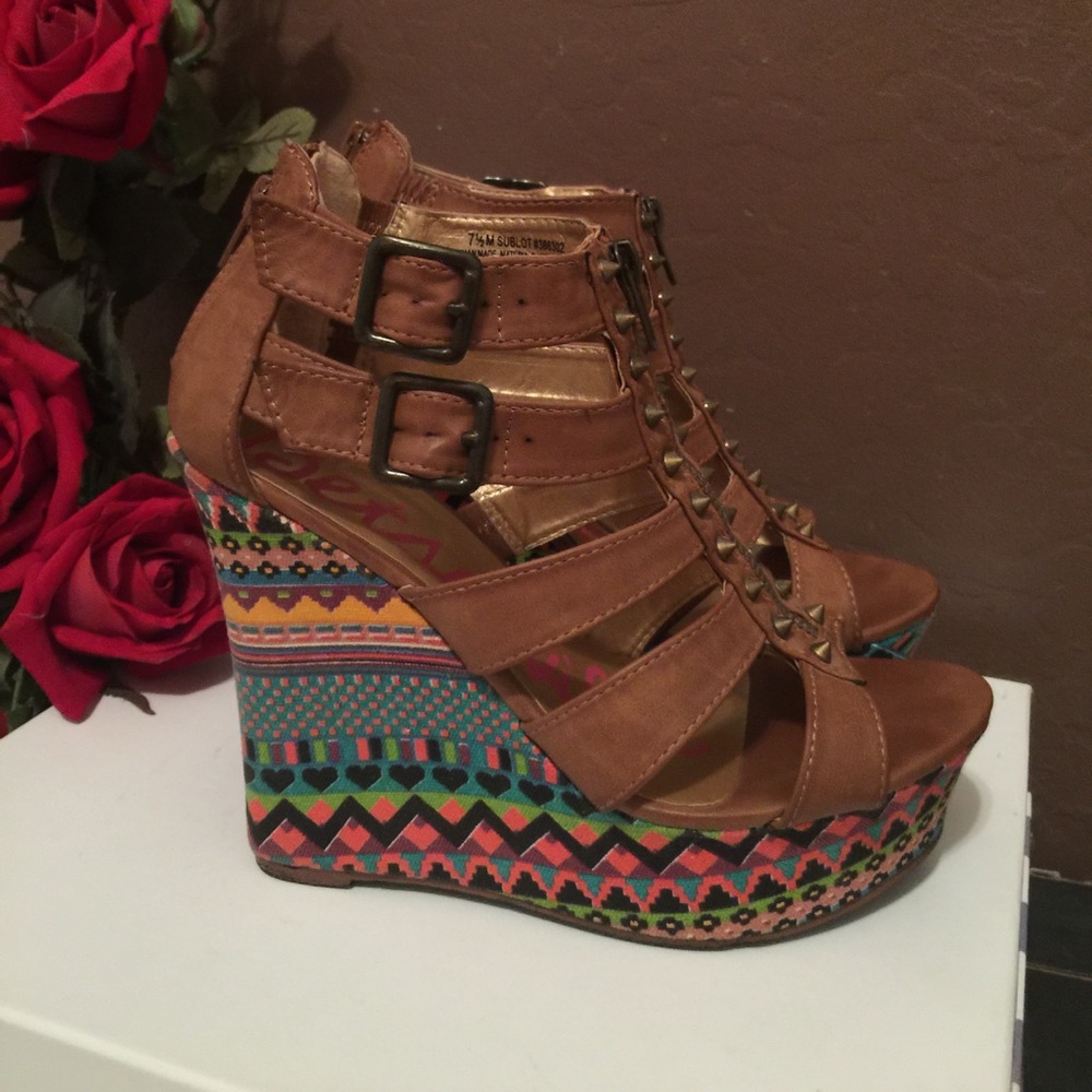 Betseyville wedges