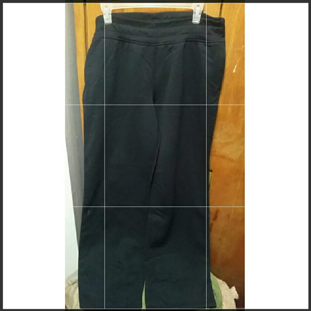 Black under Armour sweats