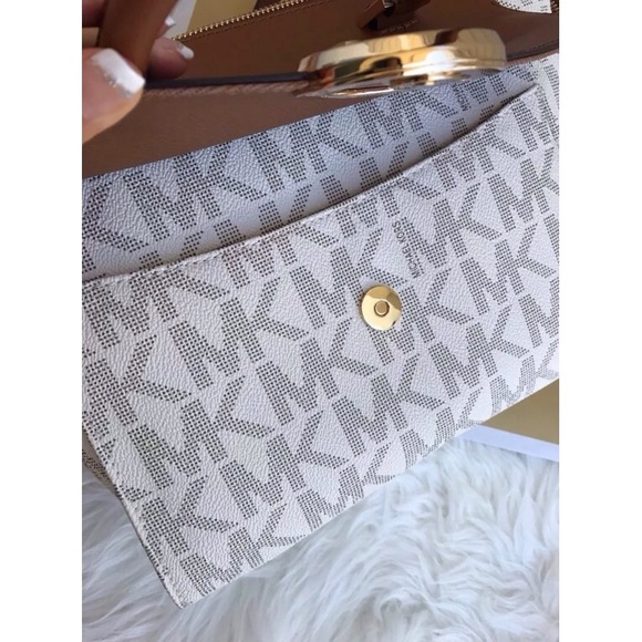 NEW Michael Kors Vanilla Large Hudson Satchel Bag - Picture 4 of 4