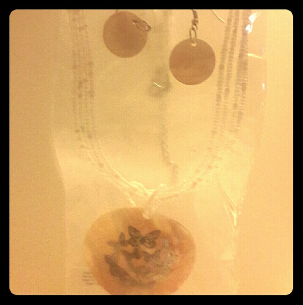 Butterflies necklace and earrings set