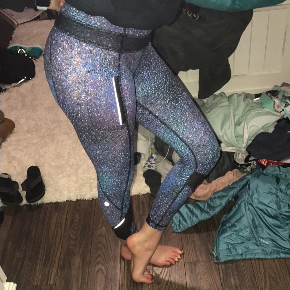SOLD! Lululemon inspire tight II strive multi blac