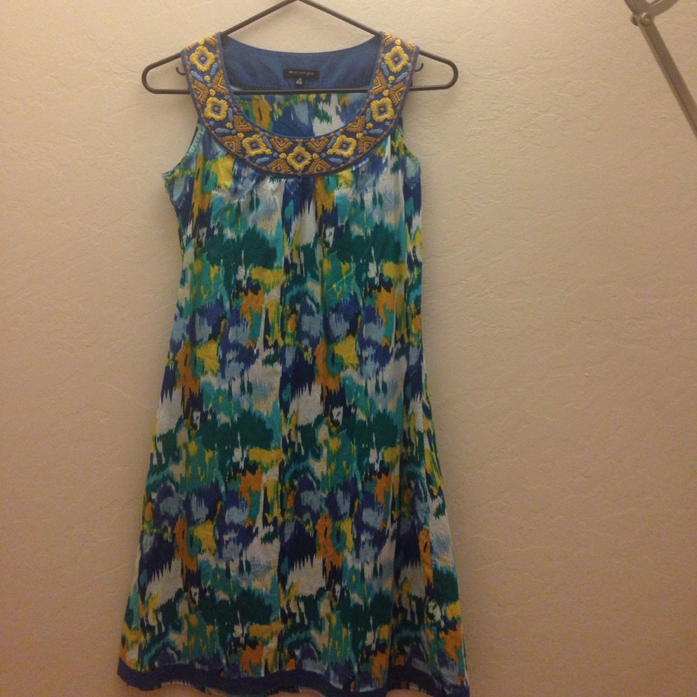 Sleeveless summer dress with embroidered neck